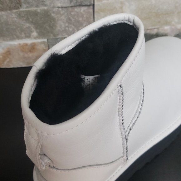 UGG Women's Classic Mini Platform Boot - Picture 9 of 10